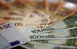 Wie viel Geld sollte man auf dem Girokonto haben